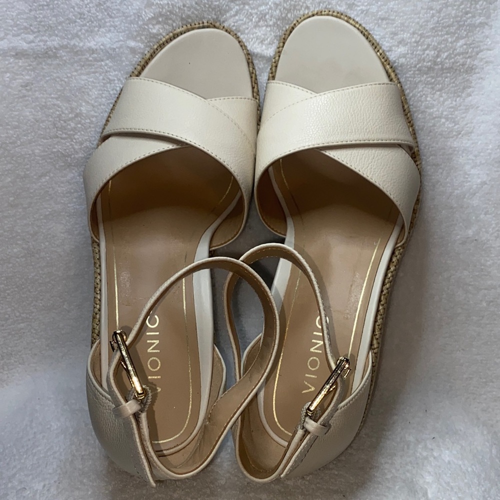 Vionic Cream Crossband Espadrille Slingback Sandals